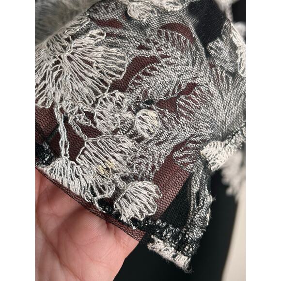 Tadashi Shoji Ishi Embroidered Tulle Evening Gown Black/White Women's Size 6 - Picture 7 of 12